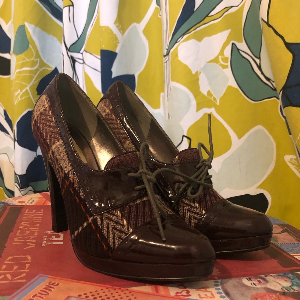 Steve Madden Plaid bootie heels